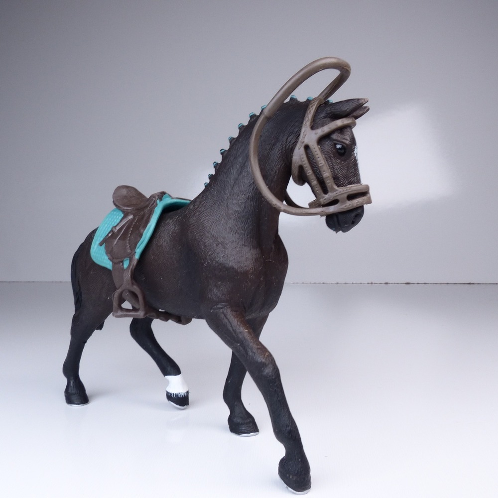Schleich Horse Club Storm Hanoverian Gelding Toy Figure w/ Saddle Bridle #42541 - Picture 2 of 12